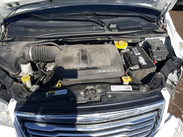 CHRYSLER TOWN & COUNTRY