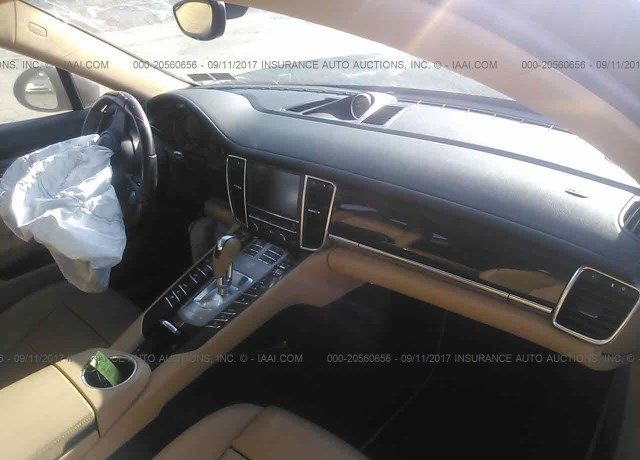 Porsche Panamera 4